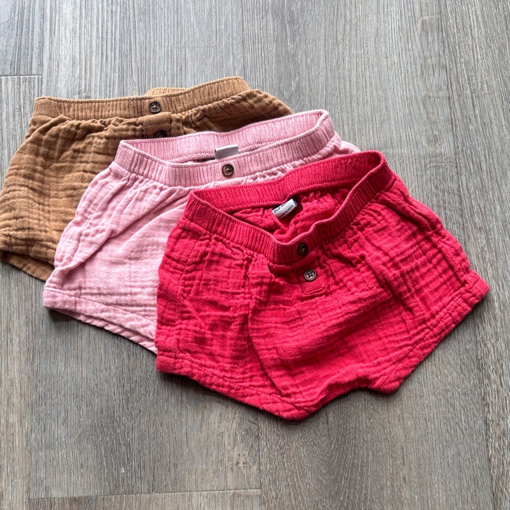 Old Navy Set of Three Textured Shorts in Red, Pink, and Brown Size 3-6 months